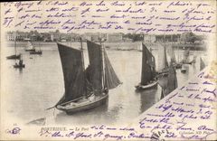 El barco de la POSTAL de la VENDIMIA pesca Portrieux el puerto