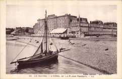 El barco de la POSTAL de la VENDIMIA pesca Le Havre el hotel y la playa de Frascati