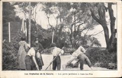 CPA Orphelins de la guerre Les petits jardiniers a Juan les Pins 