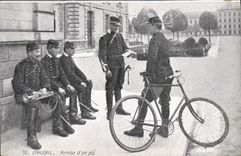 Los dragones de Militaria de la POSTAL de la VENDIMIA dados de un doblez Velo completan un ciclo