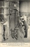 CPA Poterie Ceramique Manufacture Nationale de Sevres Prise de la temperature d'un tour pendant cuisson Pyrometre Fery