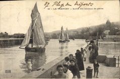 VINTAGE POSTCARD Bateau Fishes Treport Sortie the boats of sin