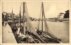 VINTAGE POSTCARD Bateau Fishes Pouliguen the port
