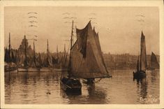VINTAGE POSTCARD Bateau Fishes Port of the La Rochelle towards the large clock