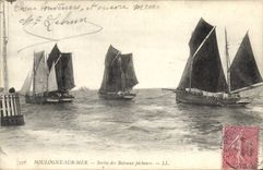CPA Bateau Peche Boulogne sur Mer Sortie des bateaux pecheurs 