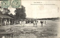 CPA Militaria Saint Mihiel Baraquements de chasseurs Arrivee des jeunes soldats 