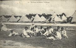 CPA Militaria Au camp de Chalons La soupe 