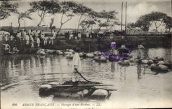 Paso de Militaria de la POSTAL de la VENDIMIA de un río