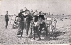CPA Militaria Manoeuvre de la pîace de 75mm