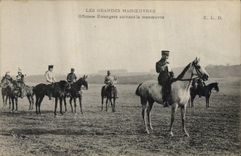 CPA Militaria Grandes manoeuvres Officiers etrangers suivant la manoeuvre 