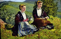 CPA Folklore Savoie Tarines coiffees de la frontiere tarentaise en Savoie 