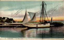 VINTAGE POSTCARD Boat of Tamaris sin the unloading dock