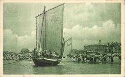 VINTAGE POSTCARD Boat of sin Sailing Berck beach before the departure for the walk