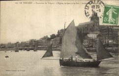 CPA Bateau de peche Le Treport Panorama L'eglise Le quai et le port Sortie d'une barque de peche 