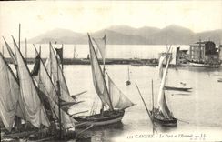 CPA Bateau de peche Cannes Le port et l'Esterel