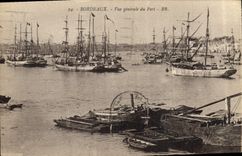 VINTAGE POSTCARD Boat of Bordeaux sin View of the port