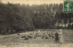 CPA Enfants Pavillons sous Bois Repos dans le Bois de la Colonie des enfants de la Villette