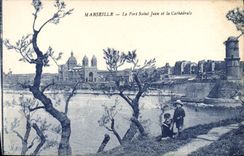 CPA Marseille Le Fort Saint Jean La Cathedrale Enfants