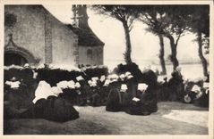 VINTAGE POSTCARD Palate of Beautiful arts of the Town of Paris Desired Forgiveness in Brittany Lucas