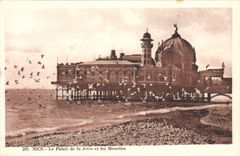 CPA Nice Le Palais de la Jetee et les Mouettes