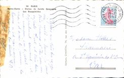 CPM Paris Notre Dame Statue de Saint Geneviere Les bouquinistes 