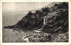 VINTAGE POSTCARD the Gold Cornice Rocks of Trayas
