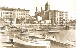 CPA Saint Raphael Le Port Au Fond la Cathedrale Bateaux