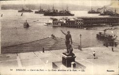 CPA Toulon Carre du Port Le genie maritime et la rade Bateaux