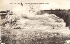 CPA Fecamp La Jetee un Jour de Tempete