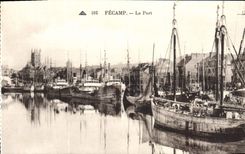 CPA Fecamp Le Port Bateaux