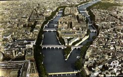 CPM En Avion Sur Paris L'Ile de la Cite et la Cathedrale Palais du Louvre Le Pont des Arts et l'Institut 