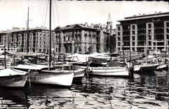 CPM Marseille Le Port et la Mairie Bateaux