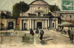 VINTAGE POSTCARD Bayonne the Gate of France