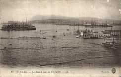 CPA Toulon La Rade Le Jour Du 14 juillet Bateaux