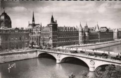 CPM Paris En Flanant Le Palais De Justice et le pont au change