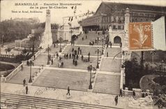 CPA Marseille Gare Et Escalier Monumental de la gare St Charles