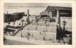 CPA Marseille Gare Et Escalier Monumental de la gare St Charles