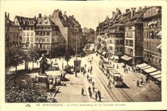 POSTAL Estrasburgo de la VENDIMIA el lugar de Gutenberg y las tranvías grandes de las arcadas