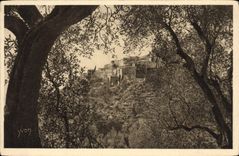 POSTAL Eze de la VENDIMIA la aldea vista a través de los Aceituna-árboles