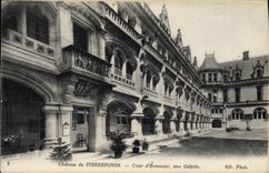 CPA Chateau De Pierrefonds Cour D'Honneur Une Galerie