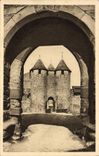CPA Carcassonne La Cite Entree Du Chateau