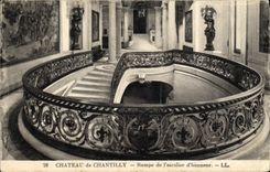 Castillo de la POSTAL de la VENDIMIA de la escalera de Chantilly Crawls De I' Main