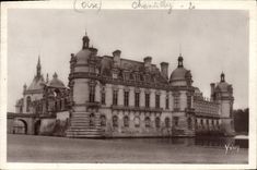 El castillo de la POSTAL de la VENDIMIA de la fachada norteña de Chantilly es