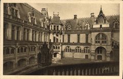 CPA Chateau De Pierrefonds La Cour D'Honneur