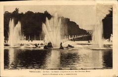 VINTAGE POSTCARD Versailles the park the Basin of Apollo the day of large water
