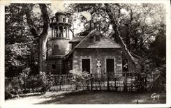 CPM Versailles Hameau de Marie Antoinette La laiterie et la tour de Malboroigh