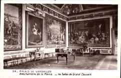 VINTAGE POSTCARD Palate Of Versailles Anteroom of the Queen or living room of the great cover
