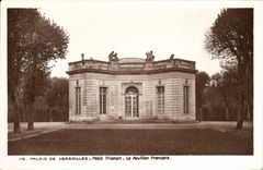 CPA Palais De Versailles Petit Trianon Le Pavillon Francais