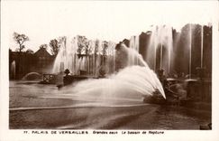 VINTAGE POSTCARD Palate Of Versailles Large Water the Basin of Neptune