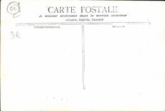 Las cascadas de la POSTAL de la VENDIMIA Niza de la torre riegan visto en de parte inferior